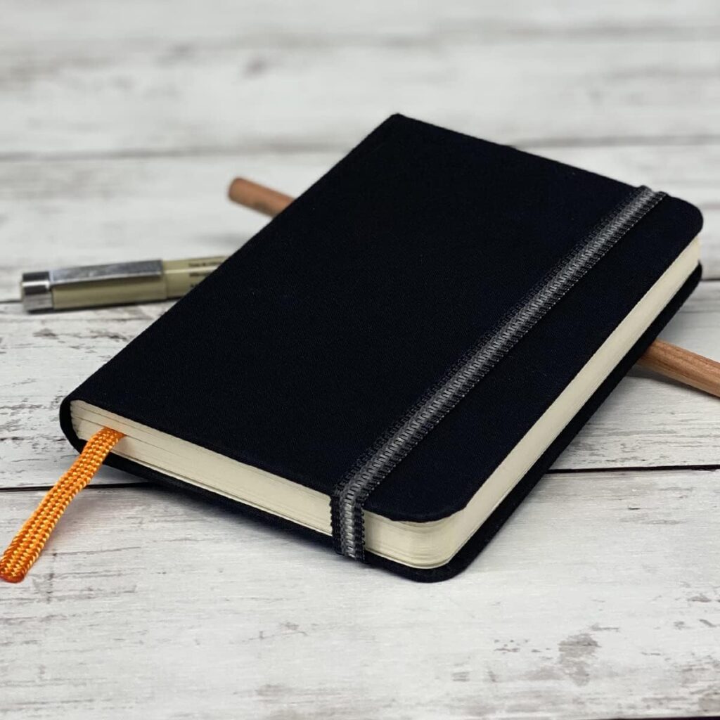 Handbook Journal Co. Artist Canvas Cover Travel Notebook for Drawing and Sketching, Cadmium Green, Large Landscape 5.5 x 8.25 Inches, 130 GSM Paper, Hardcover w/Pocket